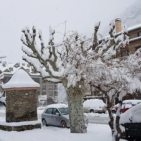 Ca L'anton Con Parking Apartman Rialp